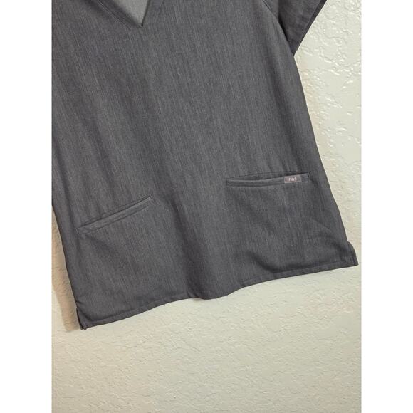 FIGS Women's Casma Three Pocket Scrub Top‎ Size Small Graphite Grey Healthcare - Picture 3 of 7